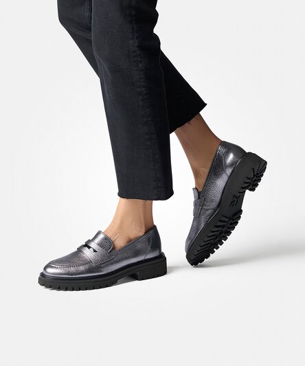 Women s loafers in black Paul Green